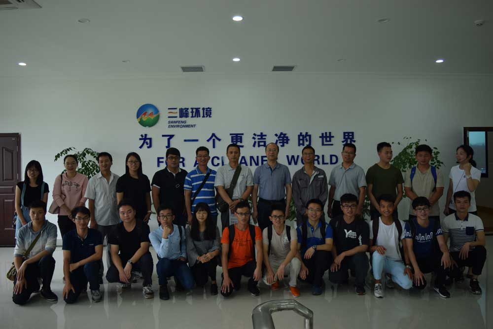 我们的见习—部份师生到三峰环境.jpg 我们的见习—部份师生到三峰环境.jpg